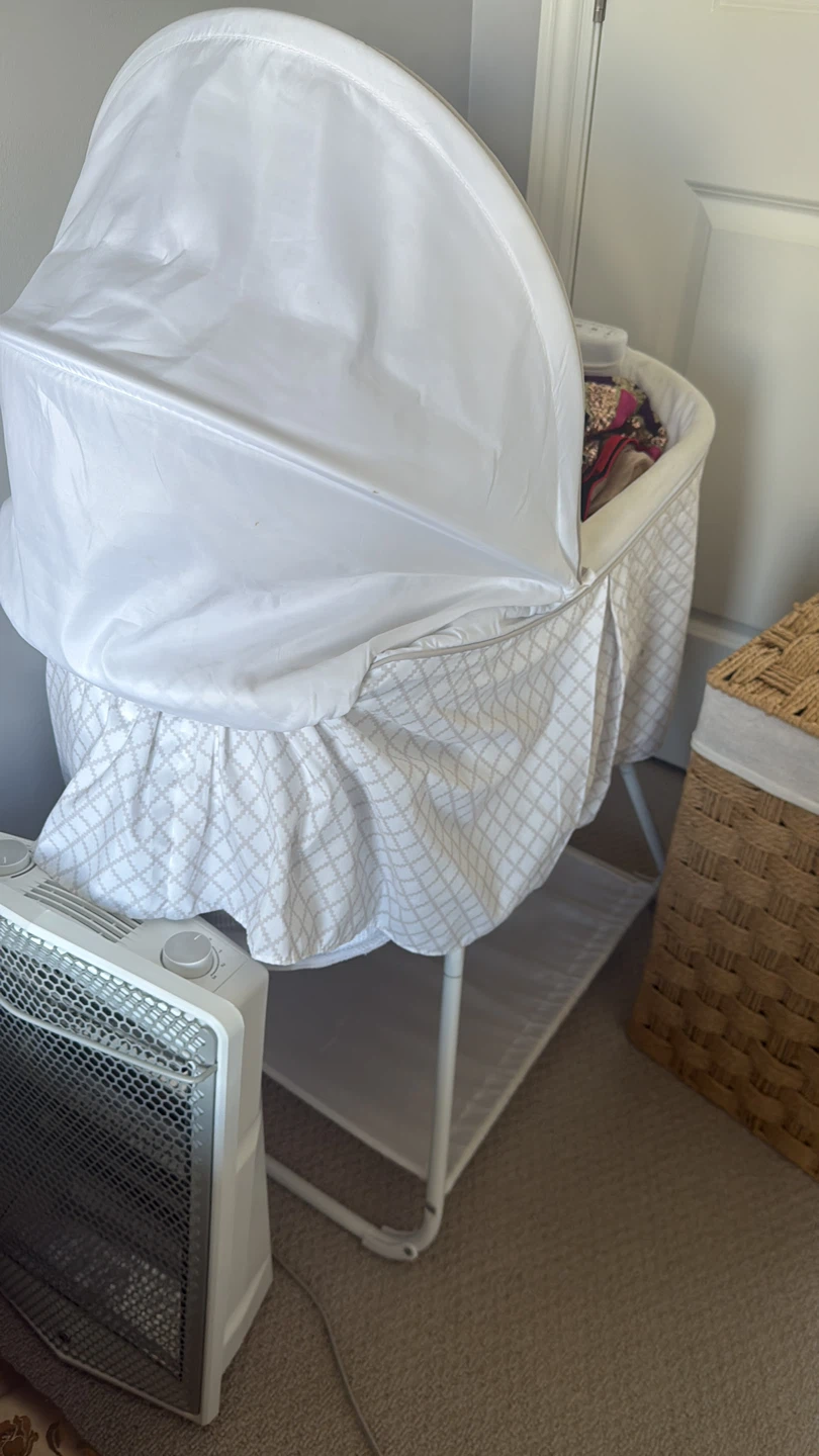 Baby Bassinet with Canopy - photo 2