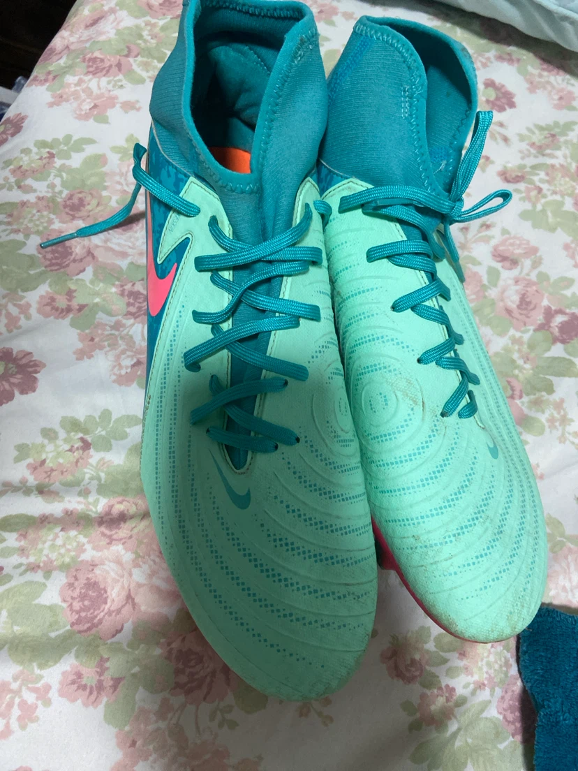 Nike Soccer Cleats Teal and Green