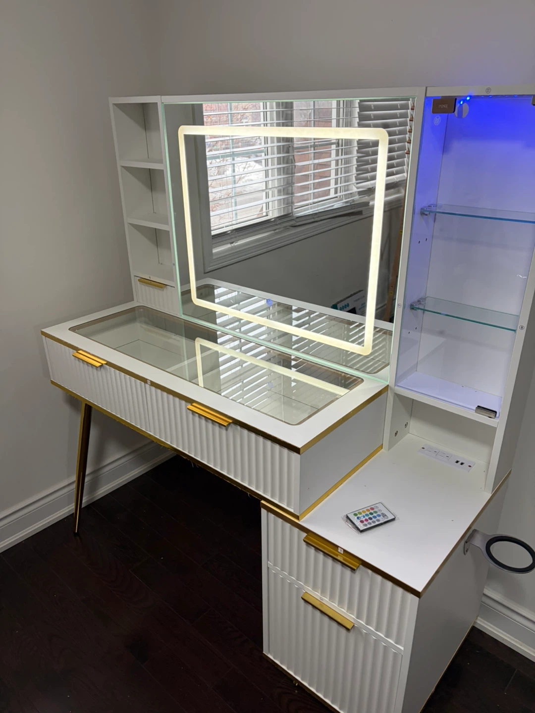 White and Gold Vanity Table with LED Mirror - photo 3