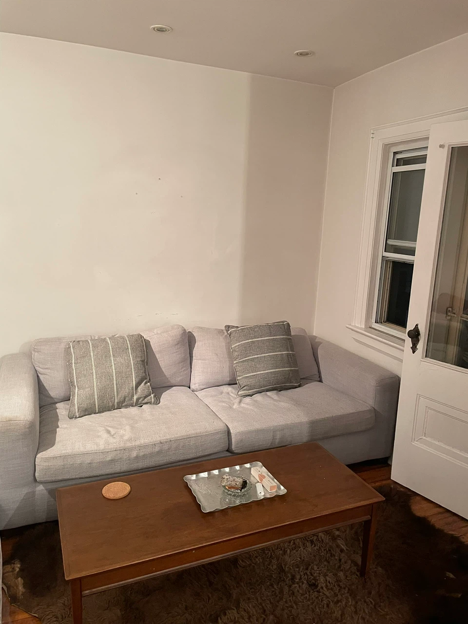 Couch - photo 3