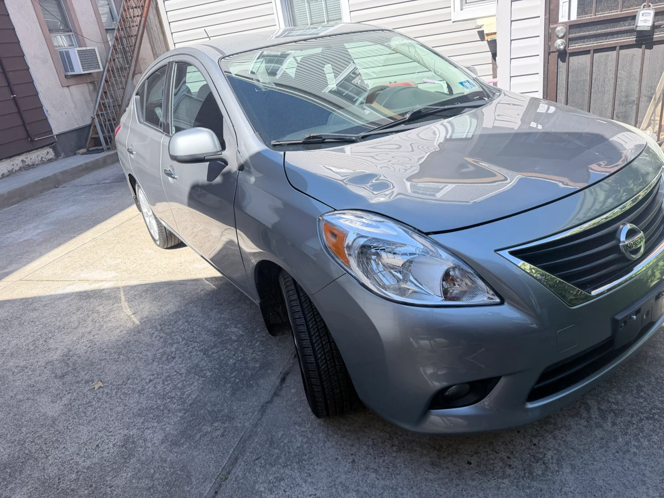 2014 Nissan Versa SL - photo 3