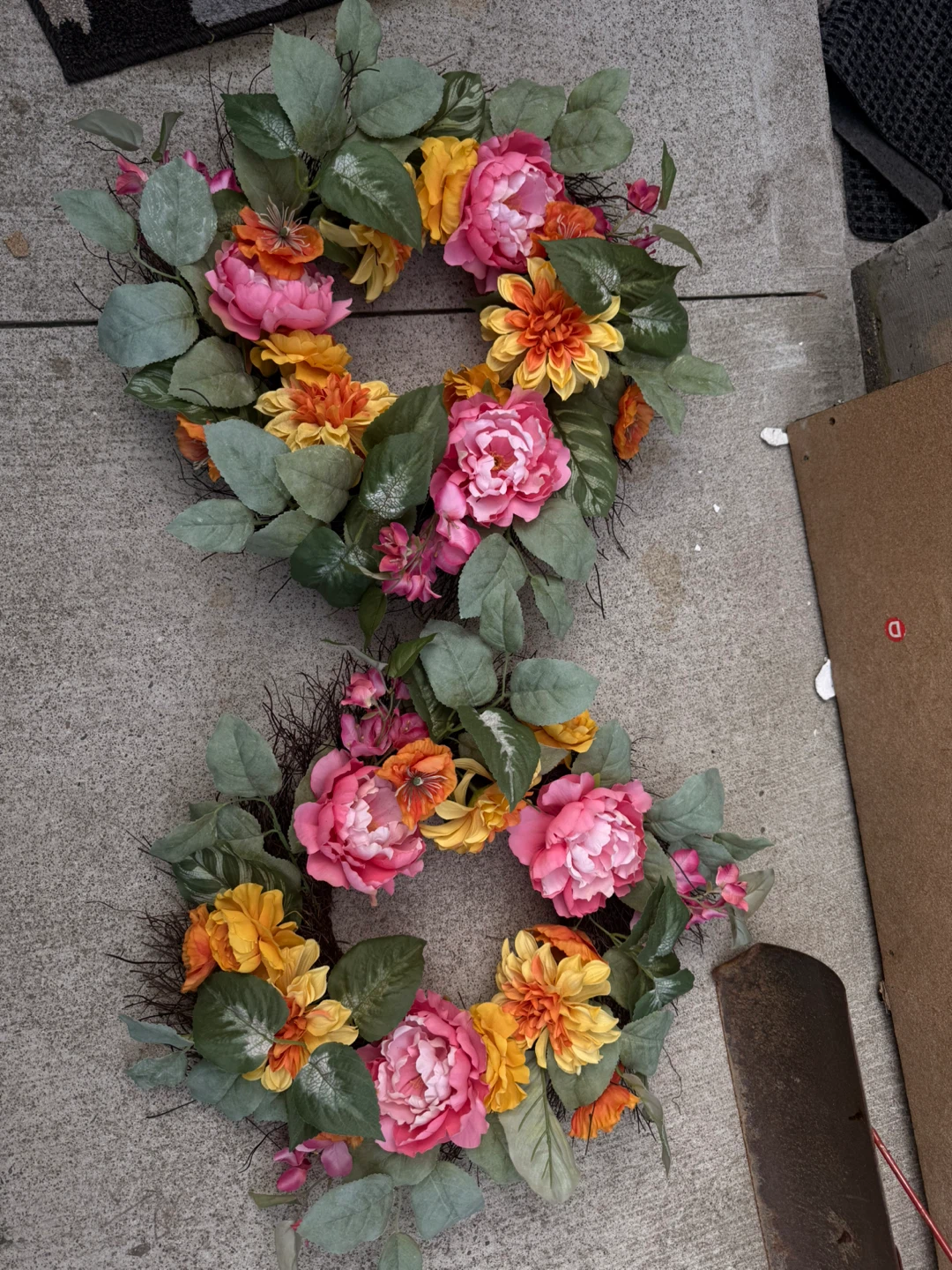 Set of Two Artificial Floral Wreaths - photo 3