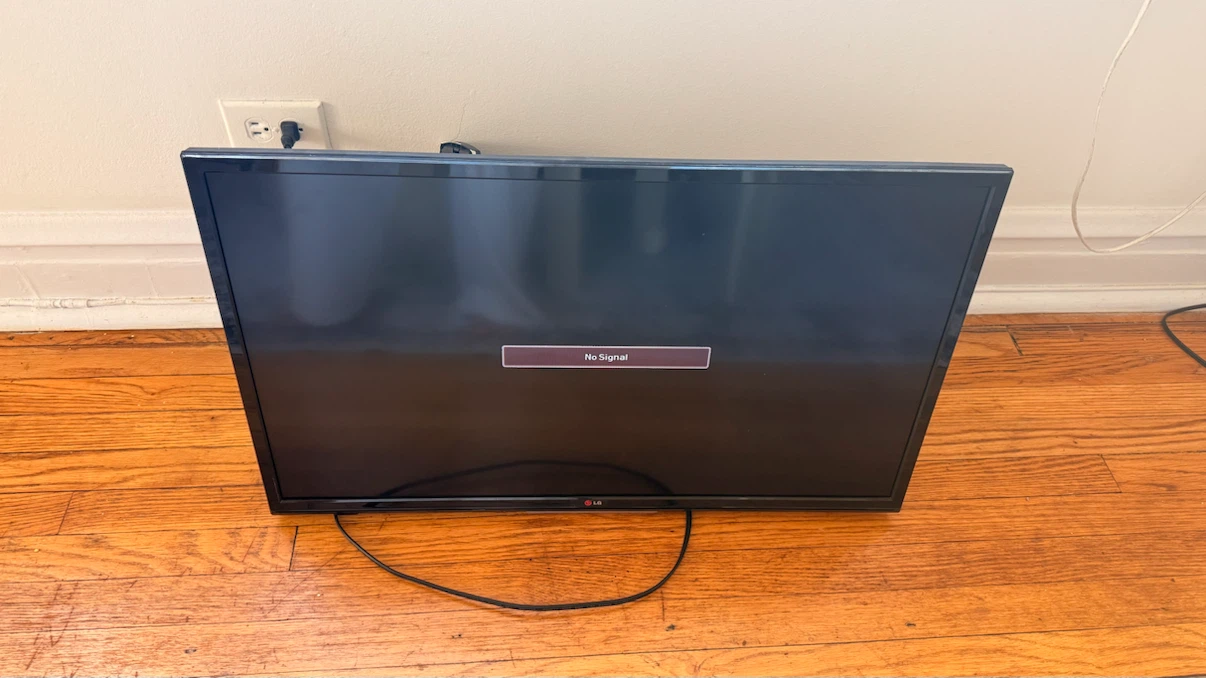 LG 32” LED TV - photo 2