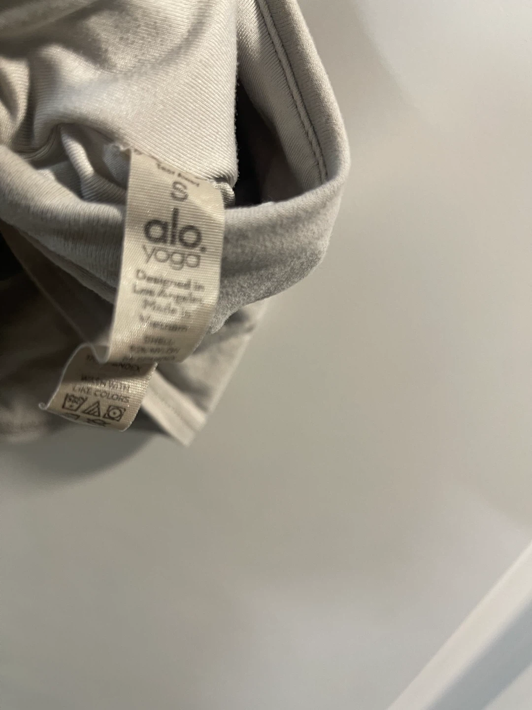 Alo Yoga Crop Tank Top Light Gray - photo 4