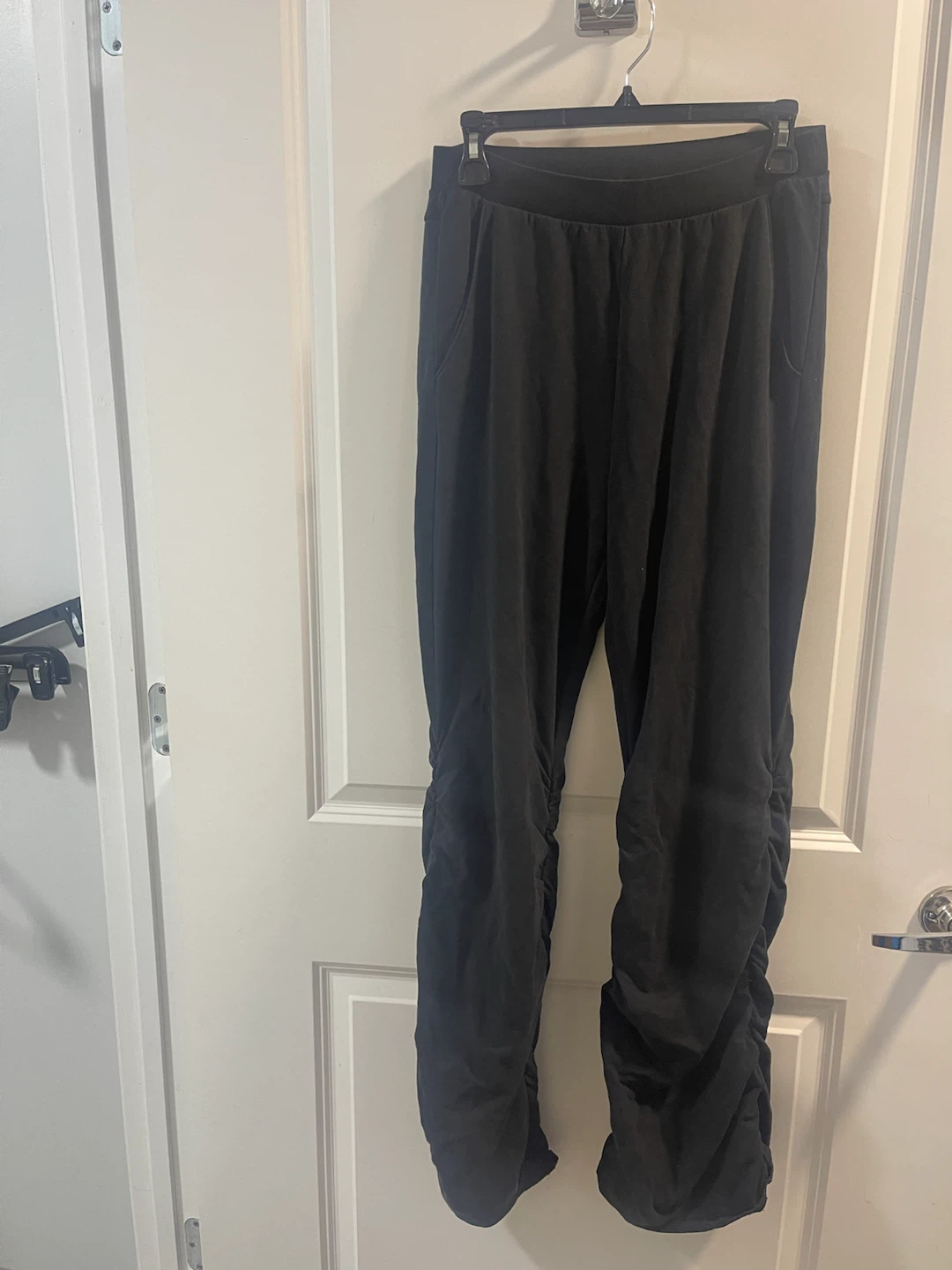 Alo Yoga Ruched Black Sweatpants - photo 2