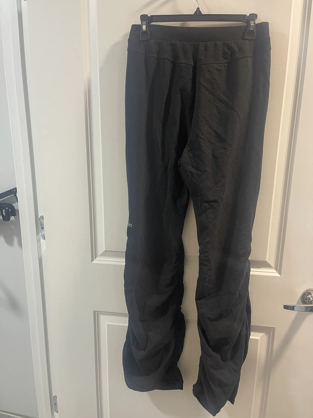 Alo Yoga Ruched Black Sweatpants - photo 3