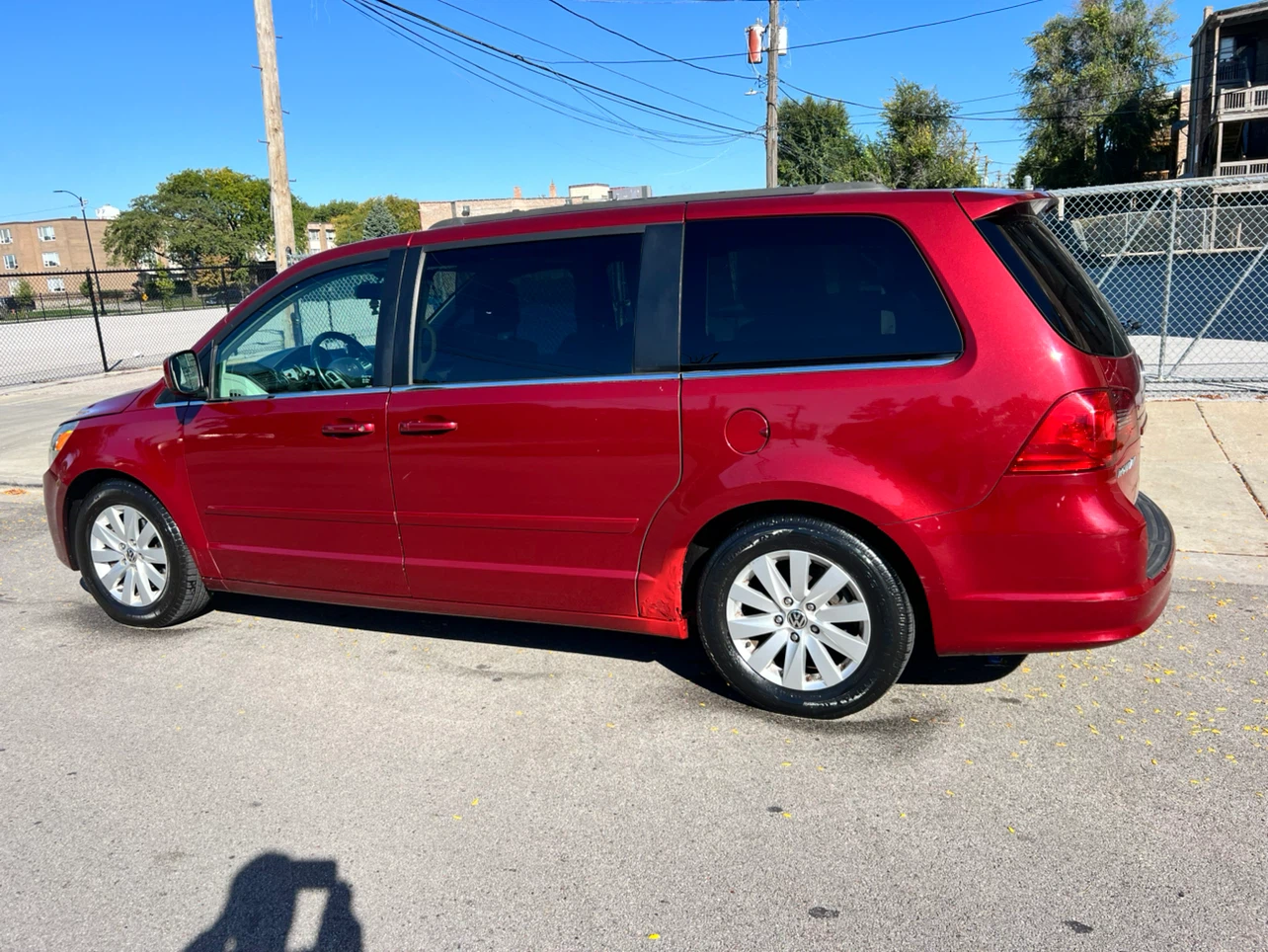 Volkswagen Routan Minivan - photo 4