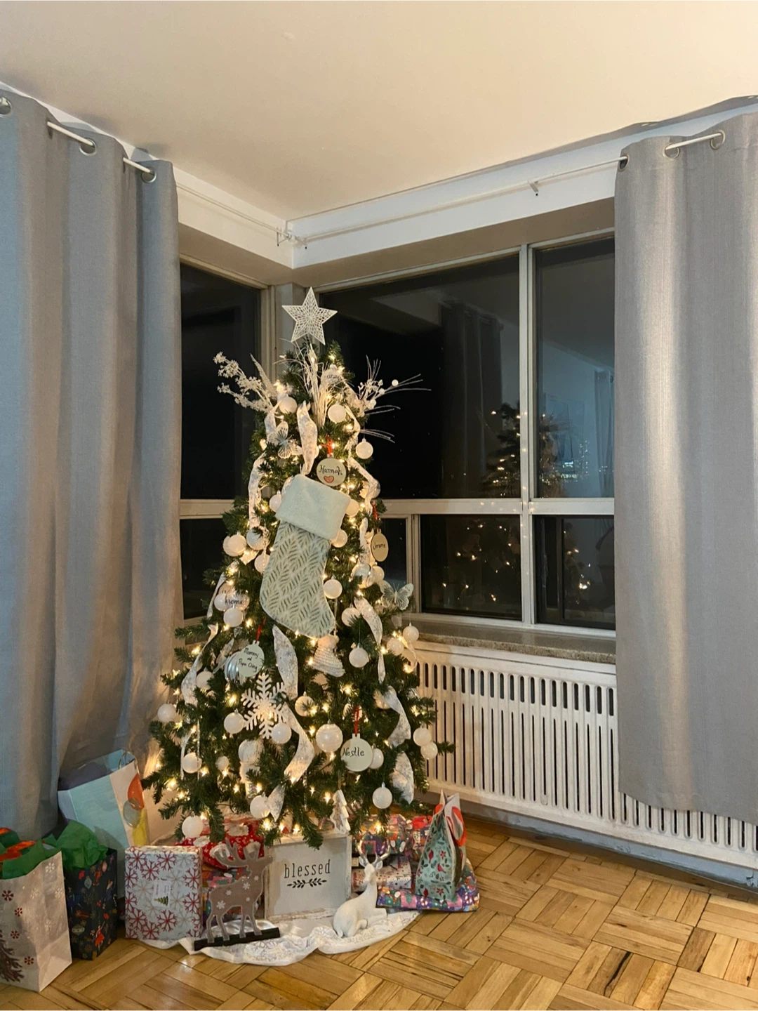 Pre lit Christmas tree. 5.5feet. Very good condition.