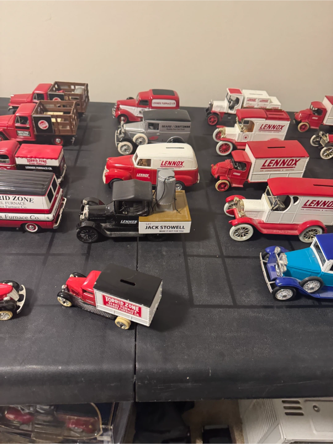 33 Vintage Diecast Cars and Trucks. - photo 5