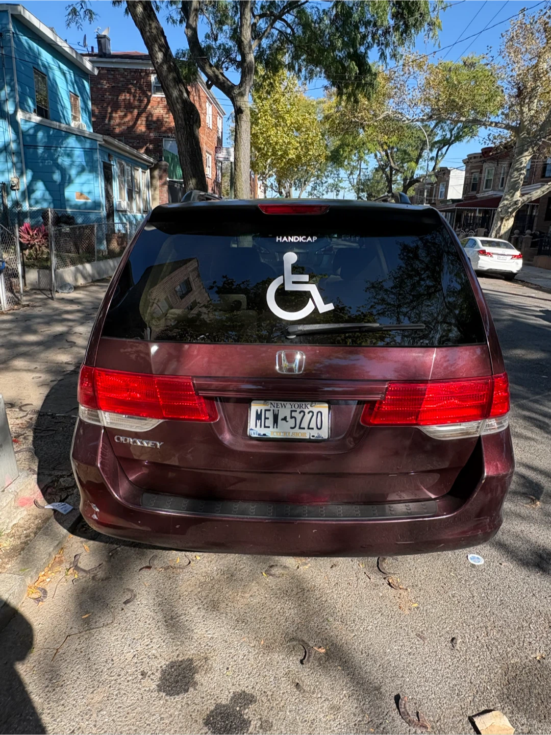 Maroon Honda Odyssey 2010 base model - photo 2