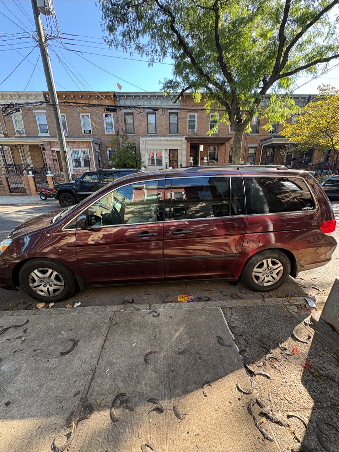 Maroon Honda Odyssey 2010 base model - photo 4