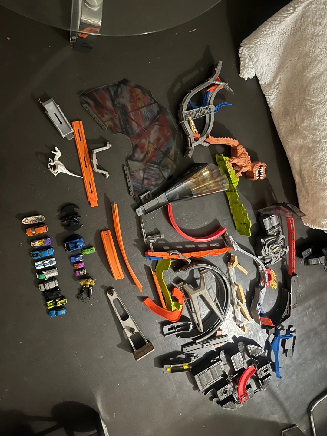Hot Wheels Jurassic World Track and Car Set - photo 4