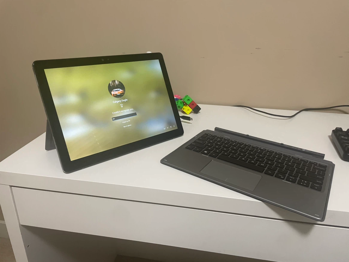 Dell Latitude 7210 2 in 1 Laptop - photo 2