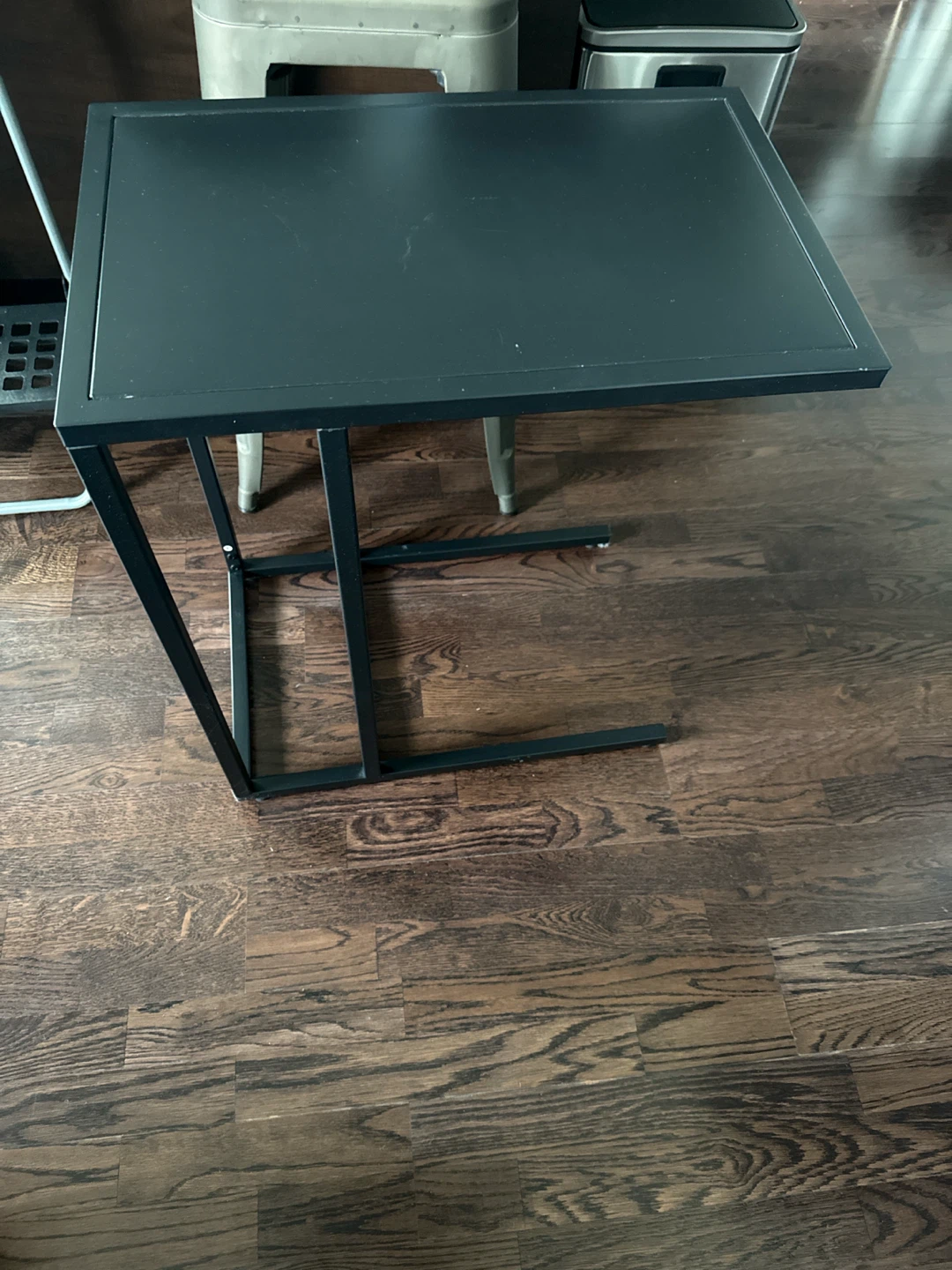 Black Metal C-Shaped Side Table - photo 2