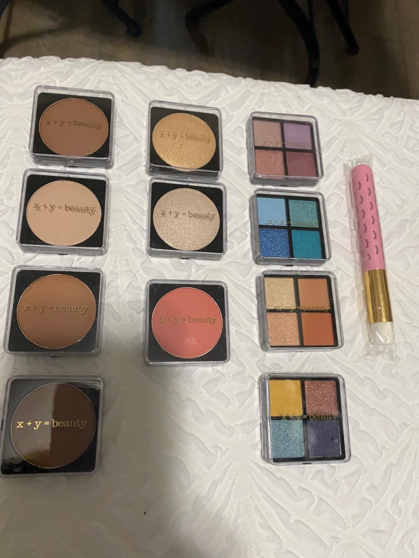 X+Y=Beauty Makeup Collection with Carrying Case - photo 2