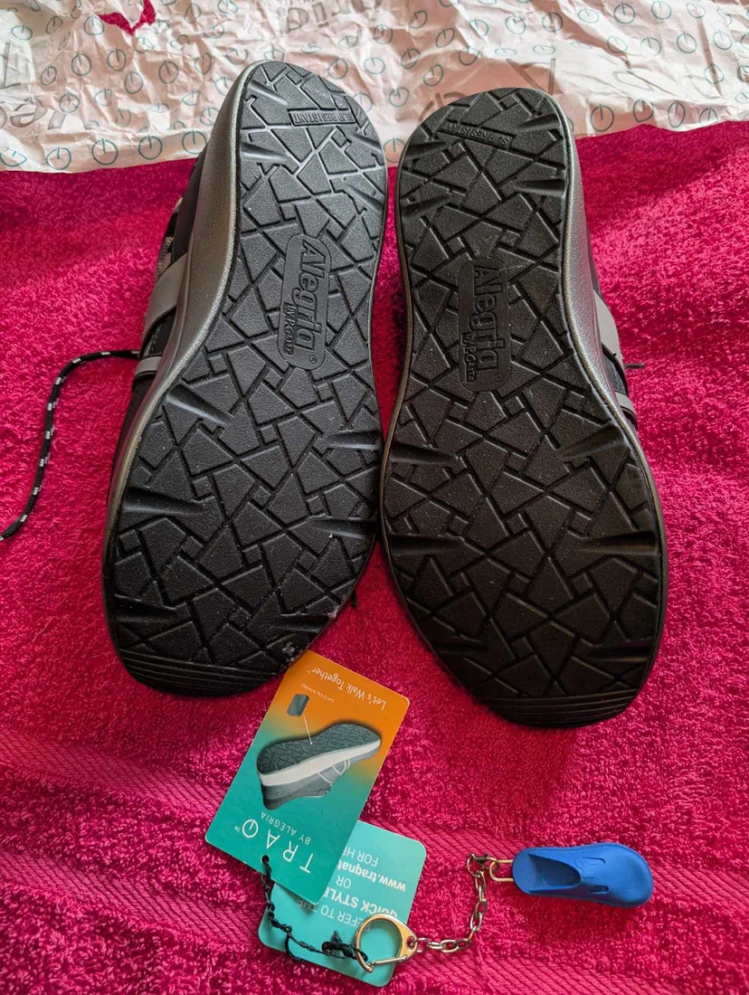 Traq by Alegria Smart Shoes BNIB - Ladies Size 7 - photo 2