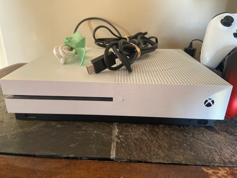 Xbox one with two wireless controllers - photo 3