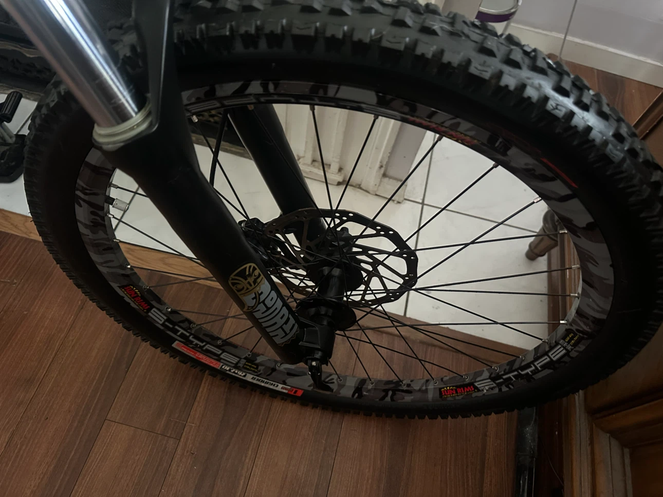 2010 Scott Spark full-suspension mountain bike - photo 2