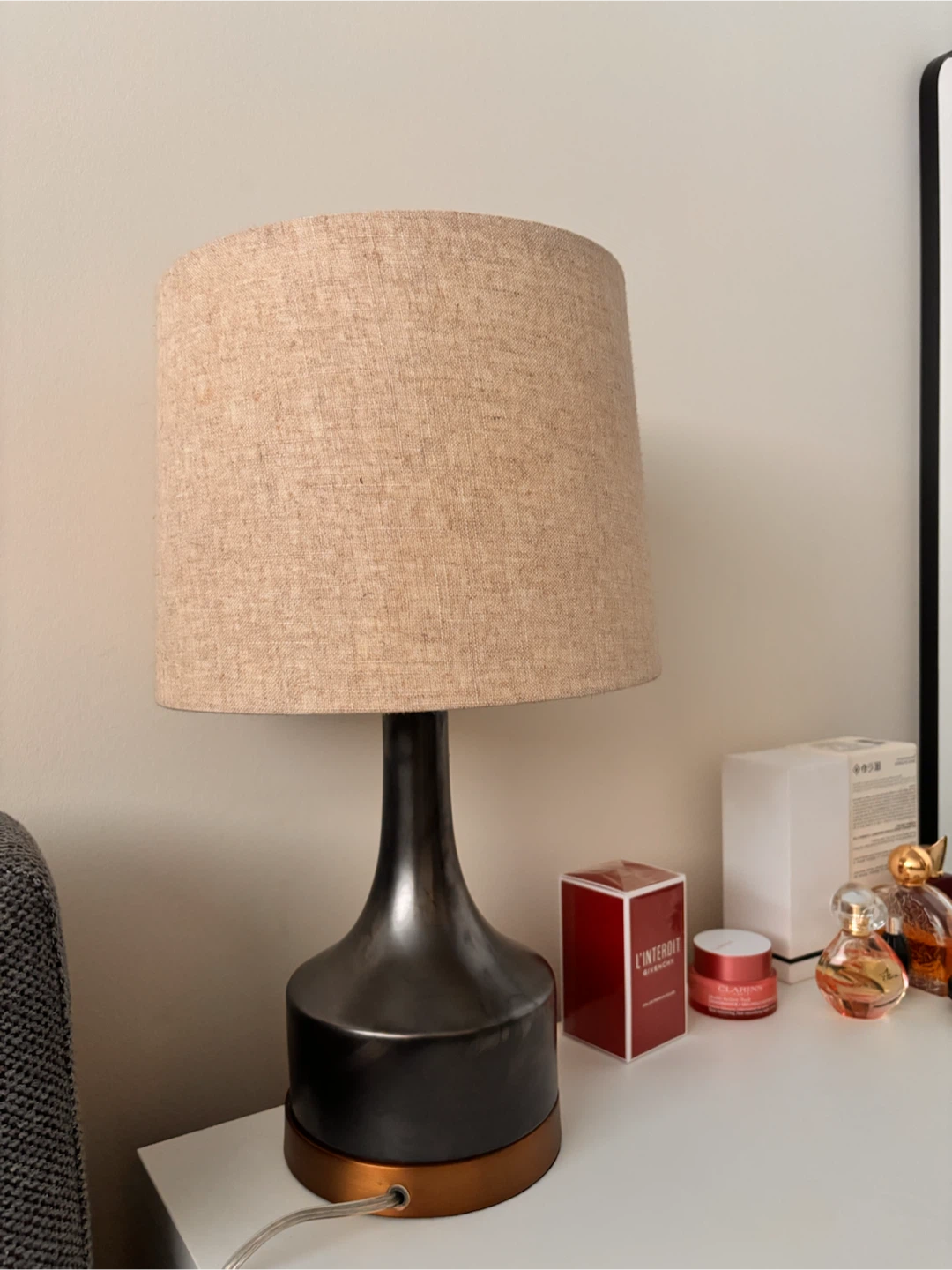 Black and wood bedside lamp