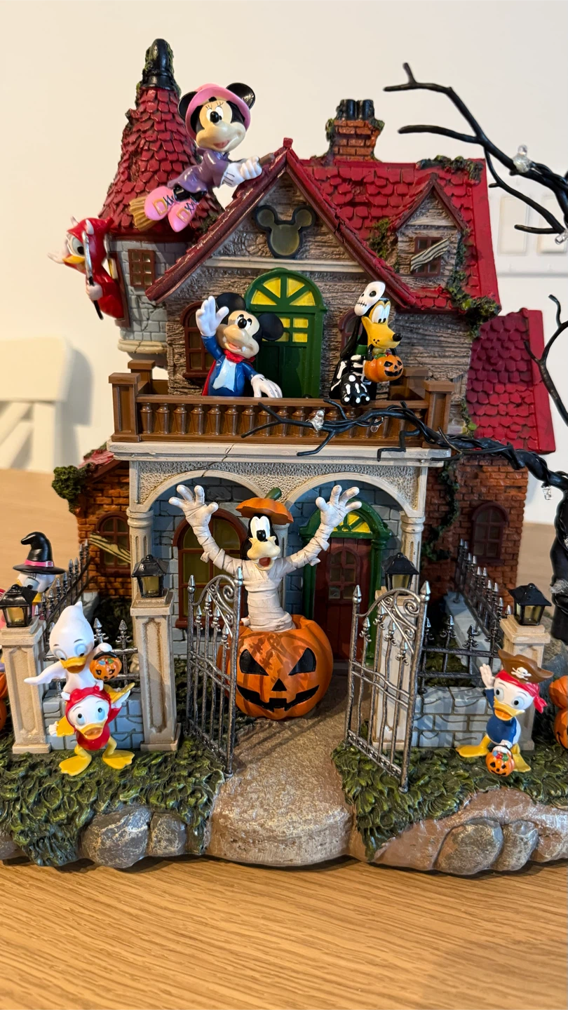 Disney Halloween Mickey and Friends Haunted House