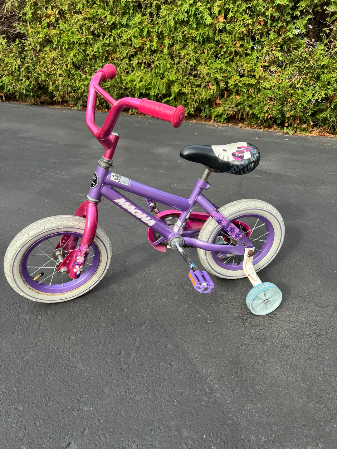 Magna Hello Kitty 12-inch Kids Bike