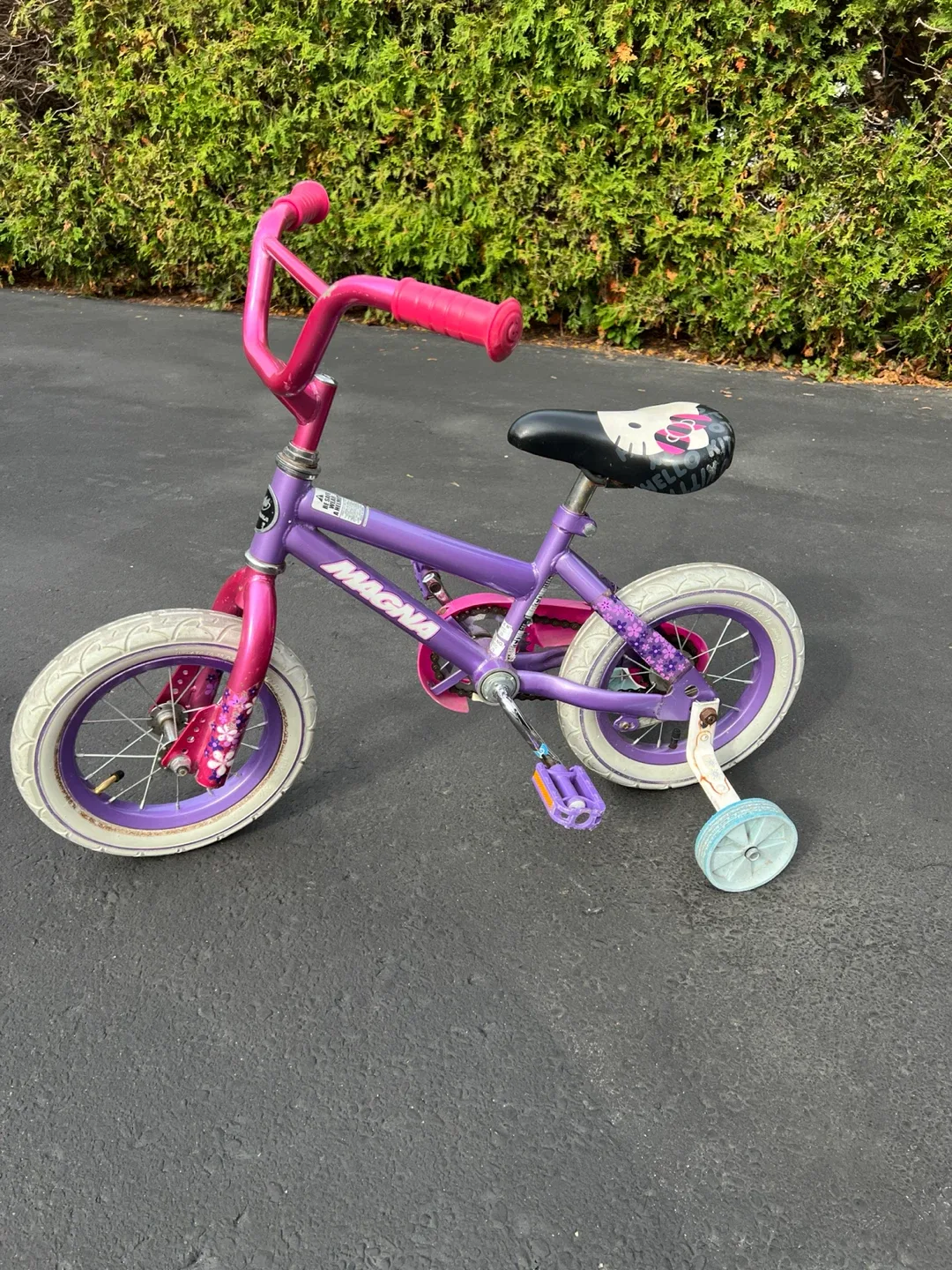 Magna Hello Kitty 12-inch Kids Bike