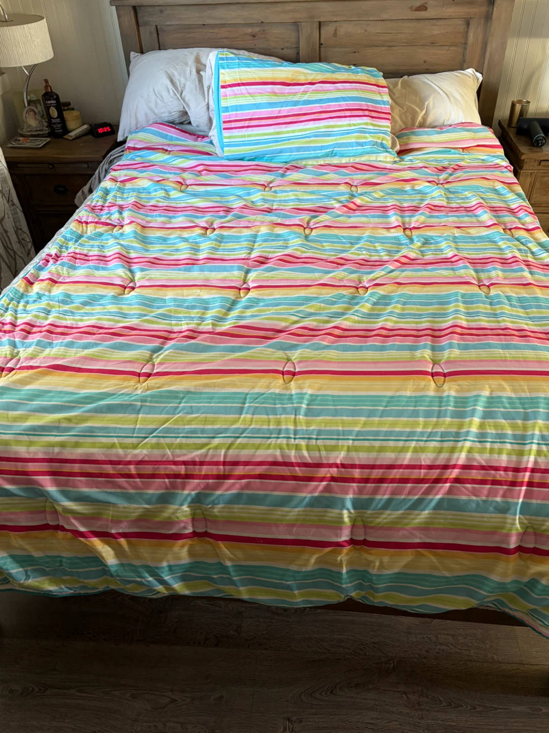 Striped multicolour comforter-twin bed