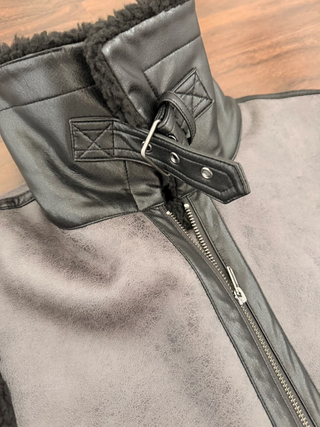 Vest by H&M Faux Suede and Sherpa Vest - photo 2