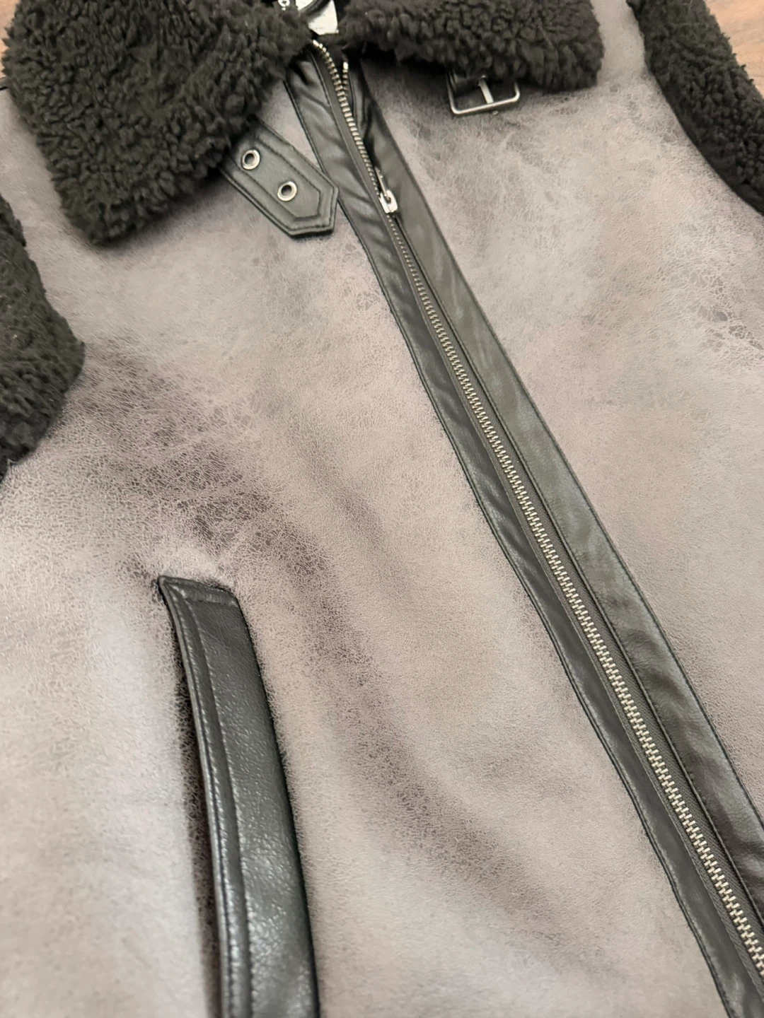 Vest by H&M Faux Suede and Sherpa Vest - photo 3