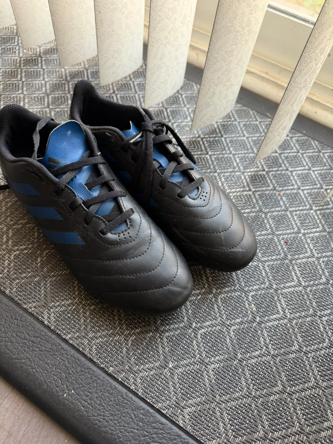 Adidas Soccer Cleats us 6