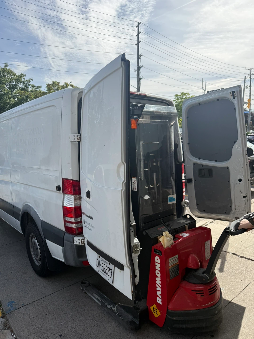 Moving and deliveries.Mercedes-Benz Sprinter 2500 Cargo Van - photo 5