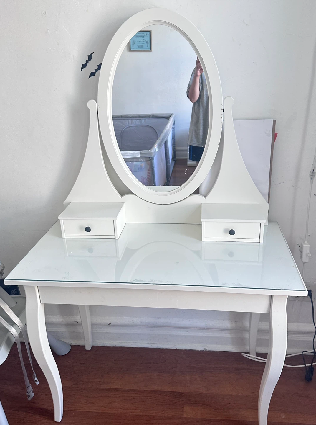White Vanity Table with Mirror - photo 2
