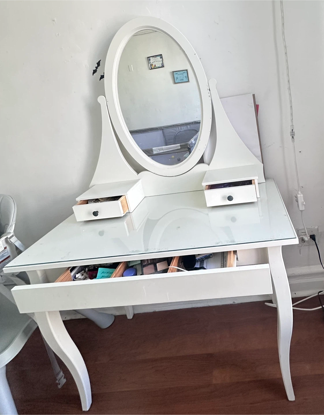 White Vanity Table with Mirror - photo 4