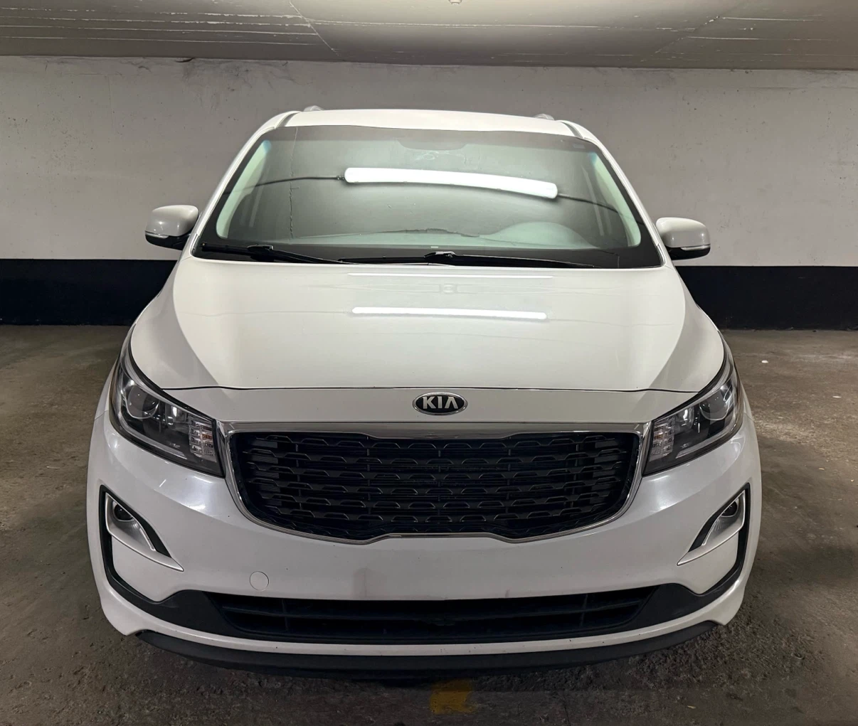 Whit2019 minivan Kia Sedona LX | 8 Passengers - photo 2
