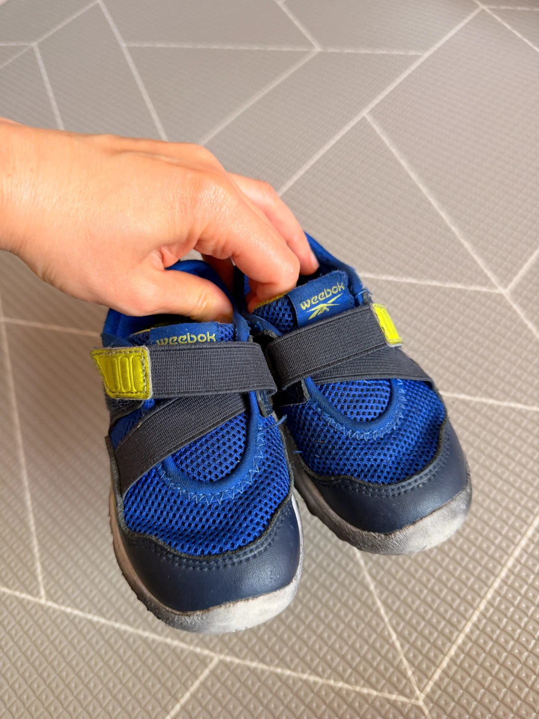 Reebok Weebok Toddler Sneakers Size 6