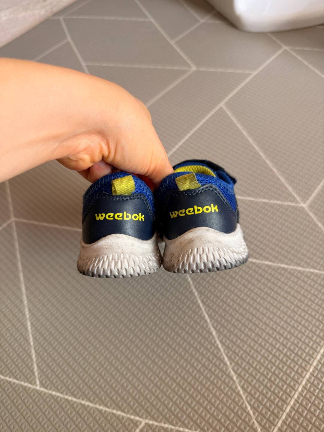 Reebok Weebok Toddler Sneakers Size 6 - photo 3