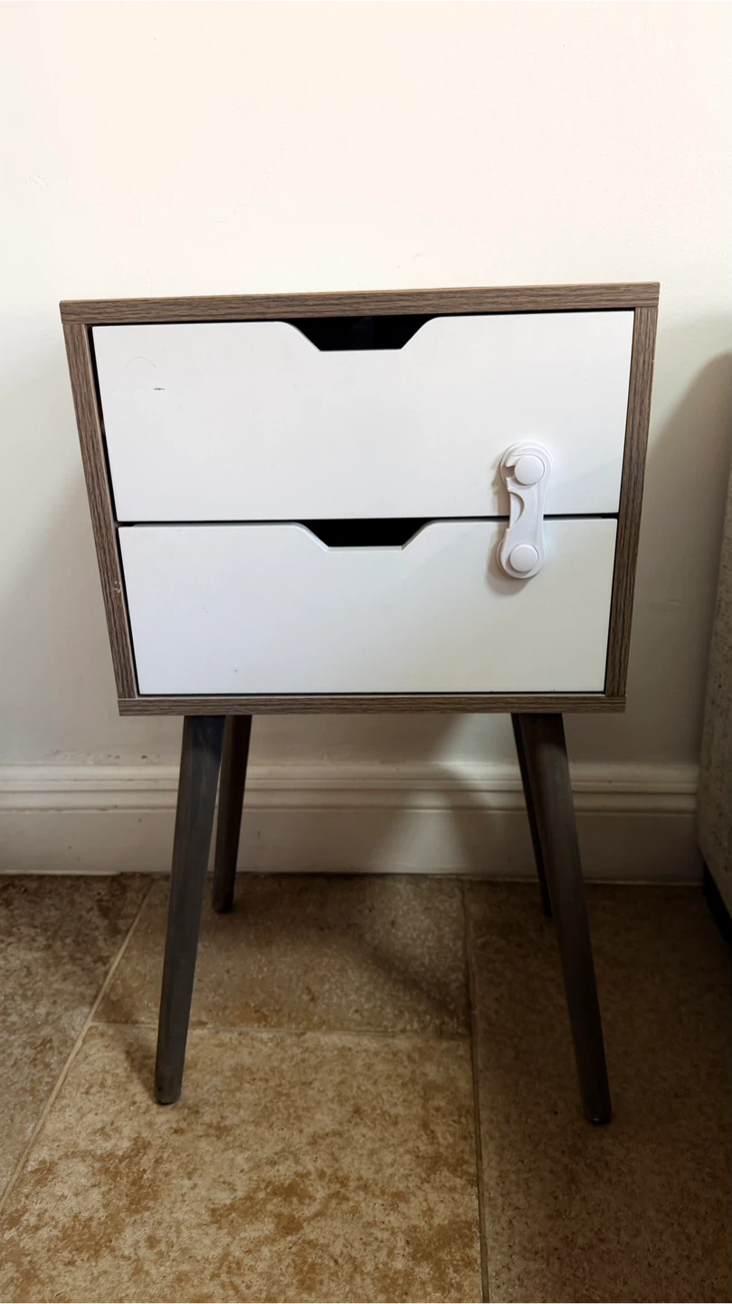 Set of Two Mid-Century Modern Nightstands - photo 3