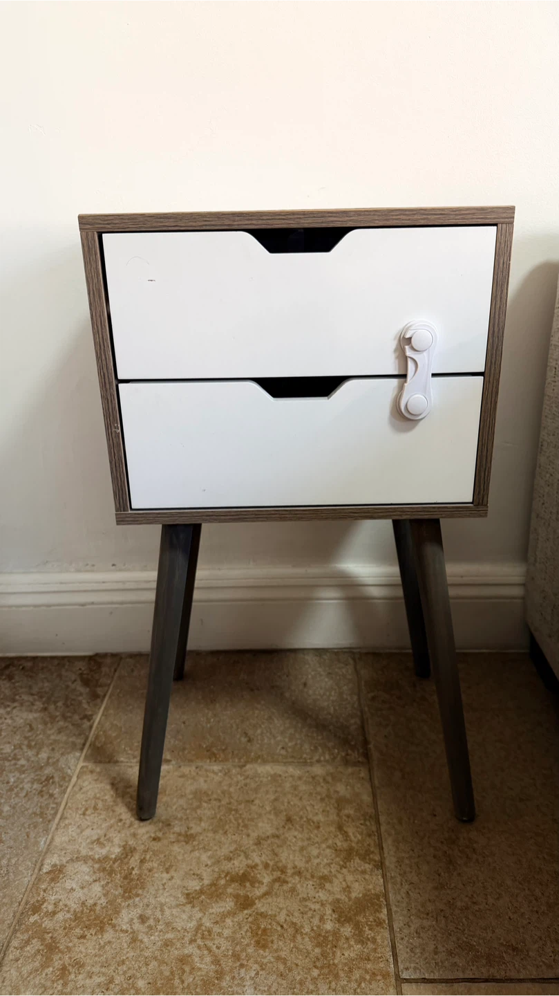 Set of Two Mid-Century Modern Nightstands - photo 4