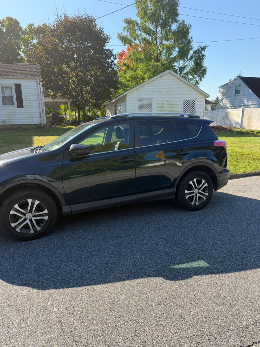 Toyota RAV4 LE AWD - photo 2