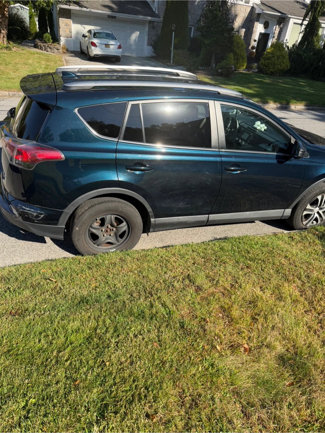 Toyota RAV4 LE AWD - photo 4
