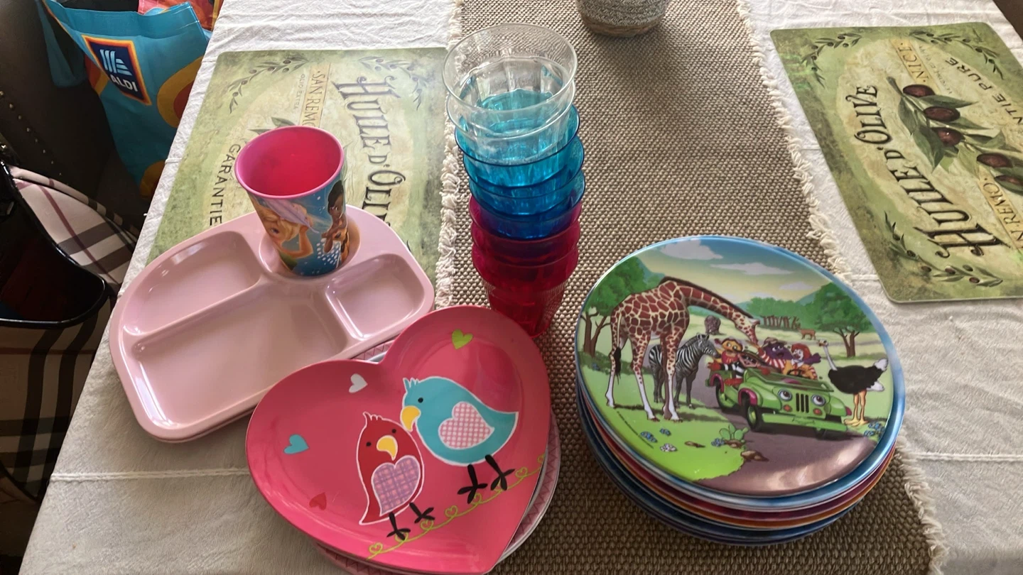 Children’s dinner plates and cups