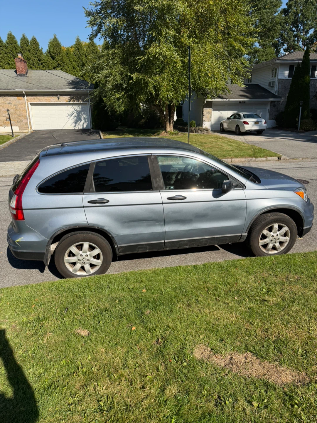 Silver Honda CR-V 4WD - photo 4