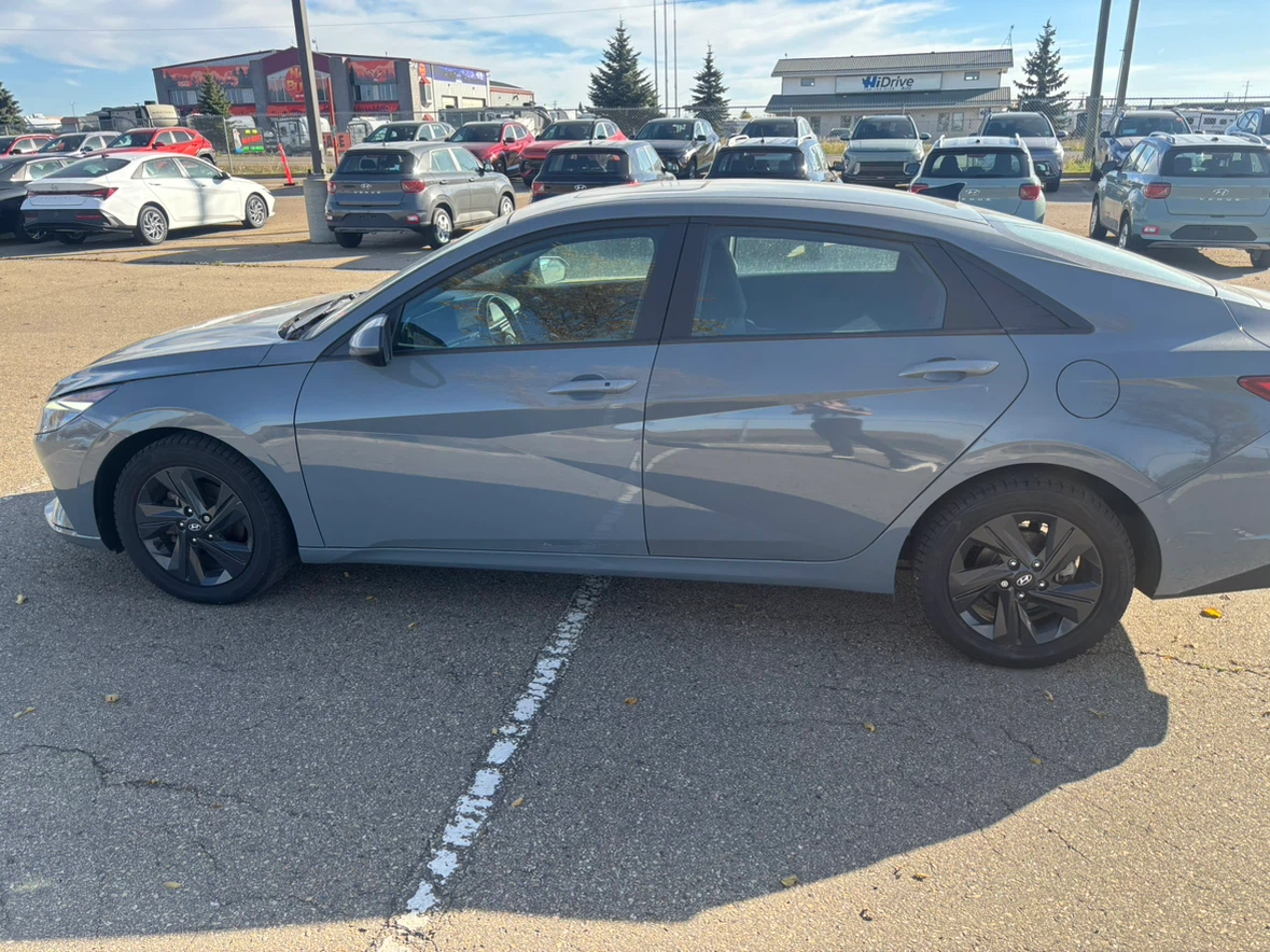 Hyundai Elantra Preferred - photo 4