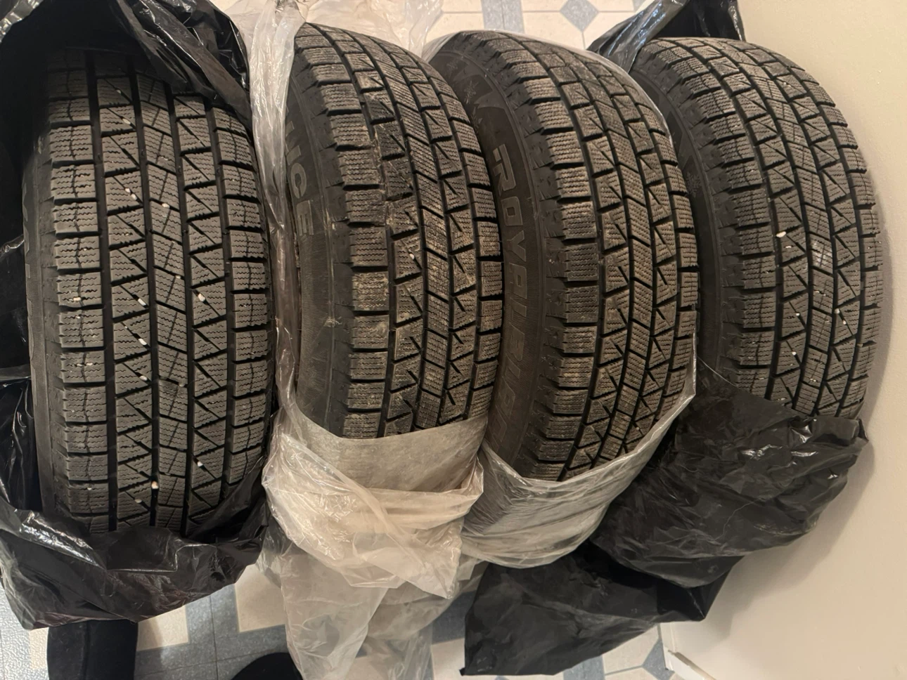 Set of 4 Royal Black Winter Tires 185/70R14 - photo 5