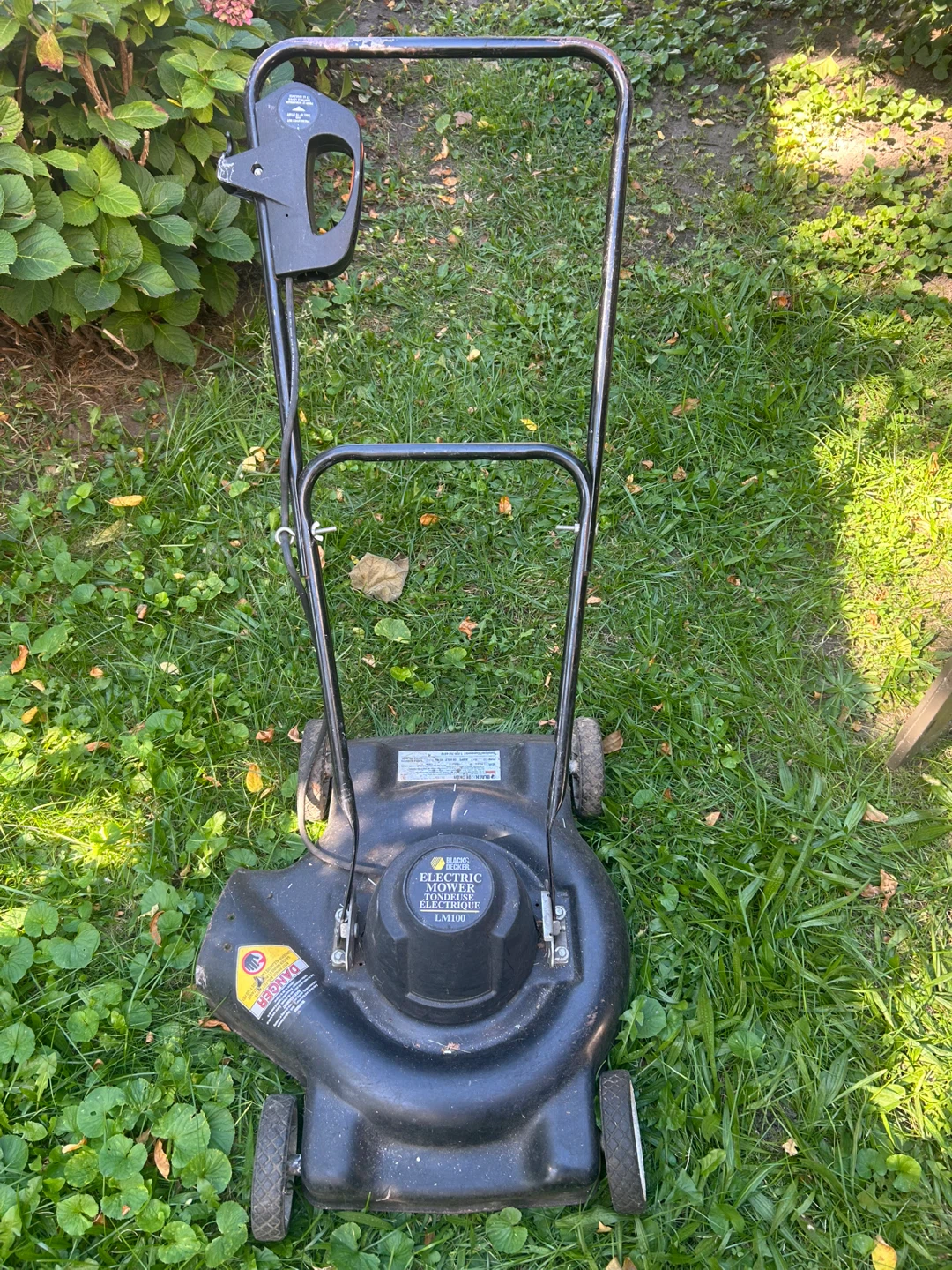 Black & Decker LM100 Electric Mower