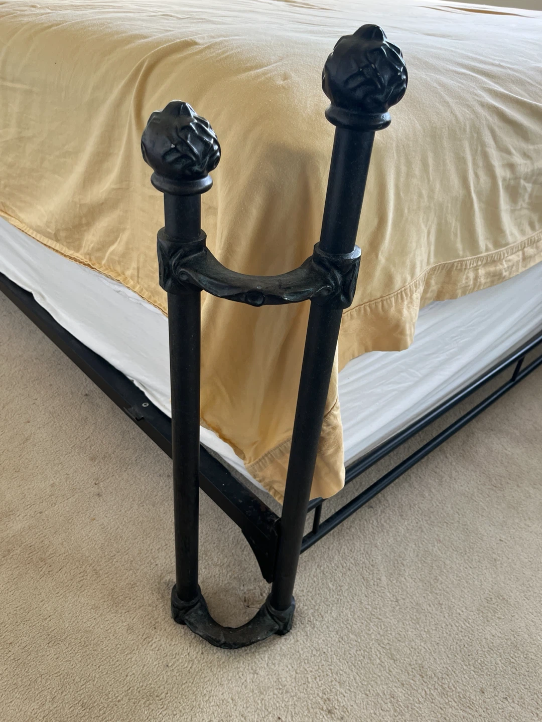 Elegant Vintage Style Metal Bed Frame - photo 5