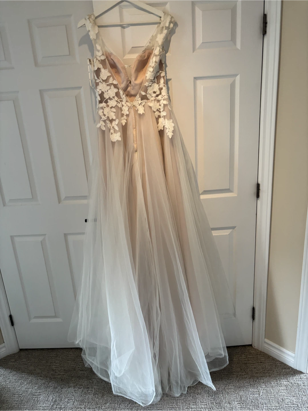 DB Studio Wedding Dress - photo 3