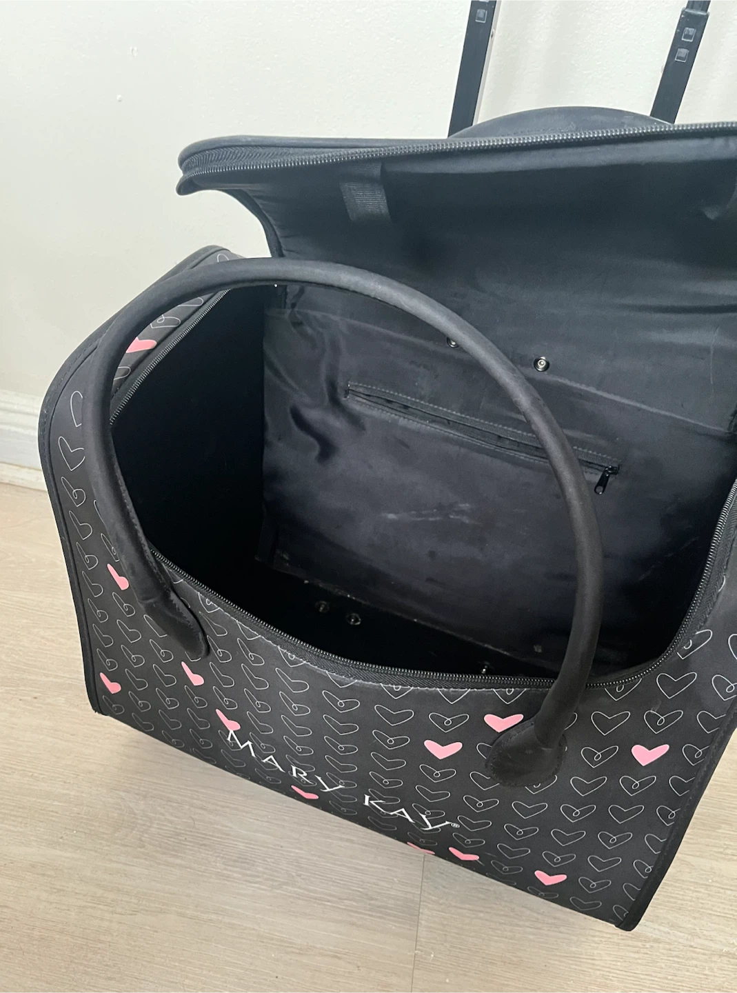 Mary Kay Rolling Travel Case - photo 2