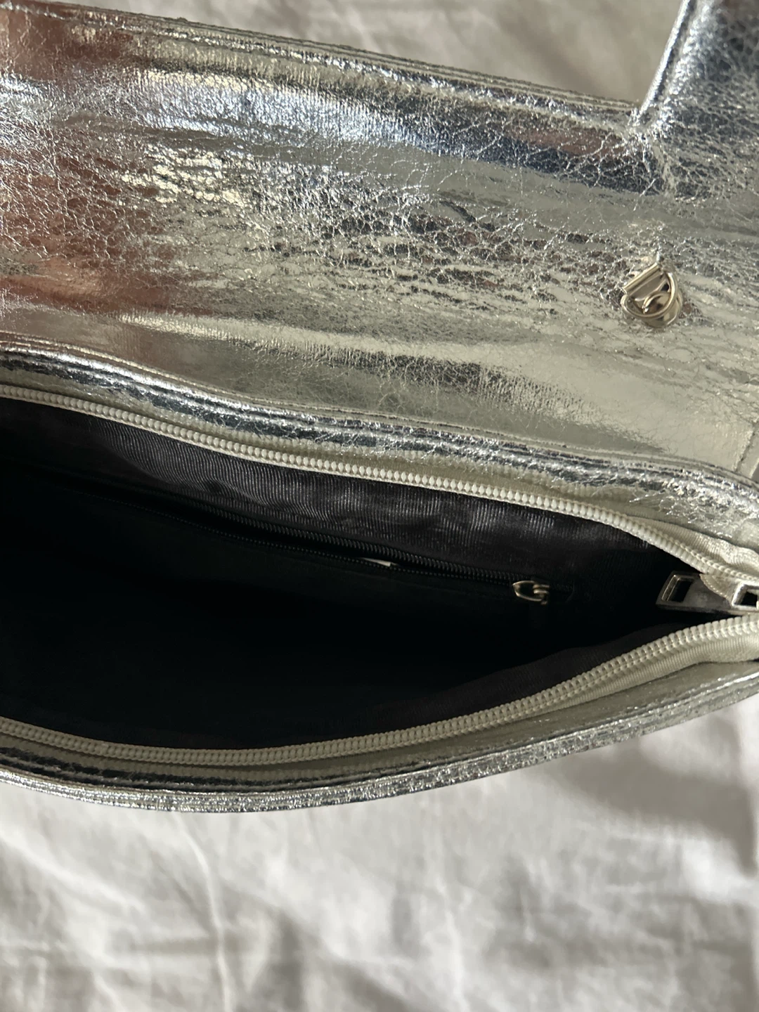 Silver metallic clutch bag - photo 5