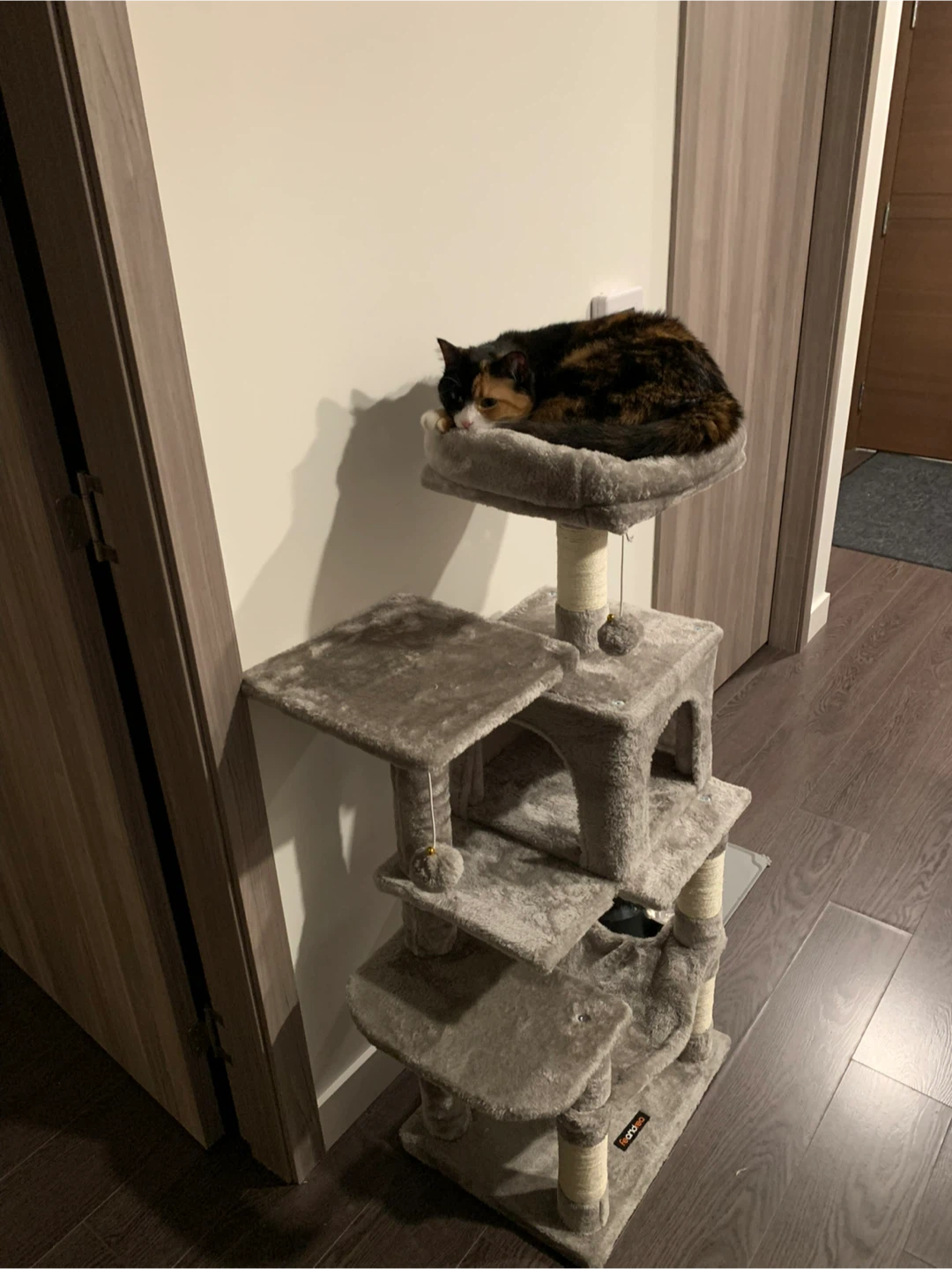 Cat tree (44.1” tall) - photo 2